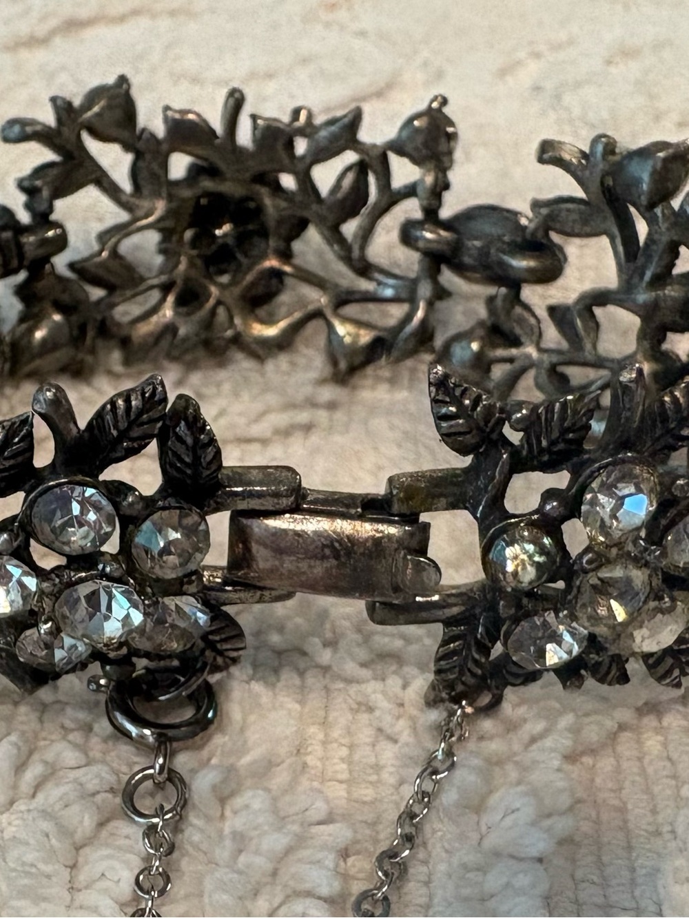 Vintage-Inspired Floral Crystal Link Bracelet - Silver Tone
